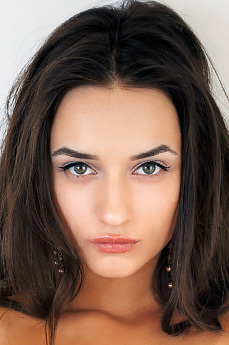 Gloria Sol: Feeling Glam by Alex Lynn