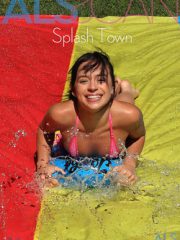 Splash Town : Aria Valencia