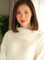 奔放な妖艶美魔女のおっぴろげセックス : 新城由衣