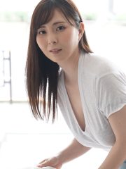 朝ゴミ出しする近所の遊び好きノーブラ奥さん 白石ゆり : 白石ゆり